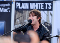Plain White T's Play at Mac Mall