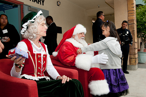 Leo Politi Elementary School, LAPD, Santa and Mrs. Claus - 2012