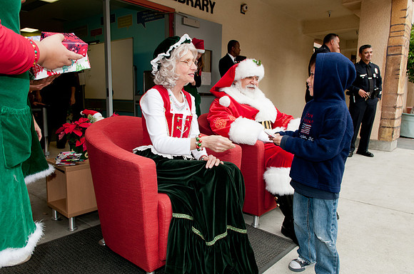 Leo Politi Elementary School, LAPD, Santa and Mrs. Claus - 2012