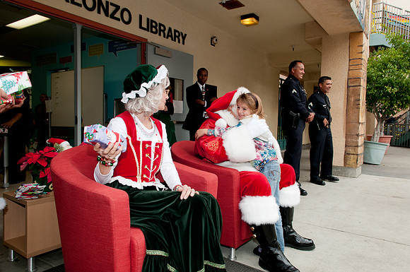 Leo Politi Elementary School, LAPD, Santa and Mrs. Claus - 2012
