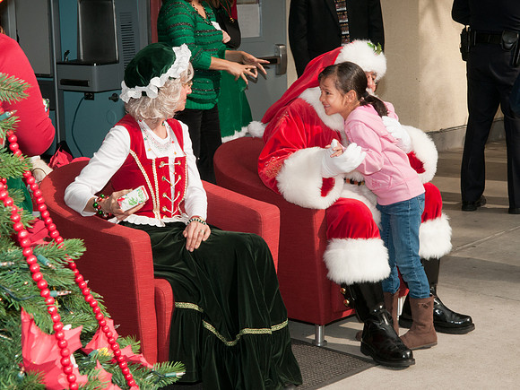 Leo Politi Elementary School, LAPD, Santa and Mrs. Claus - 2012