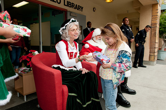 Leo Politi Elementary School, LAPD, Santa and Mrs. Claus - 2012