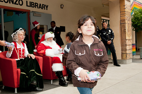 Leo Politi Elementary School, LAPD, Santa and Mrs. Claus - 2012