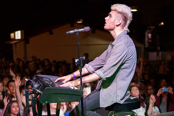 Colton Dixon - FishFest 2014