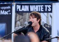 Plain White T's Play at Mac Mall