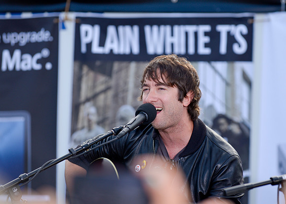 Plain White T's Play at Mac Mall