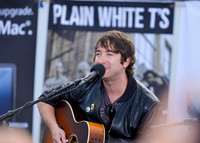 Plain White T's Play at Mac Mall